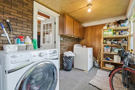 1035 W 5th Dubuque IA 52001
