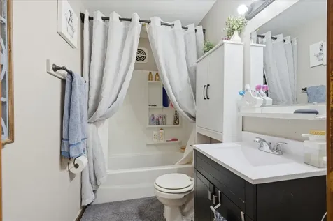 1035 W 5th Dubuque IA 52001