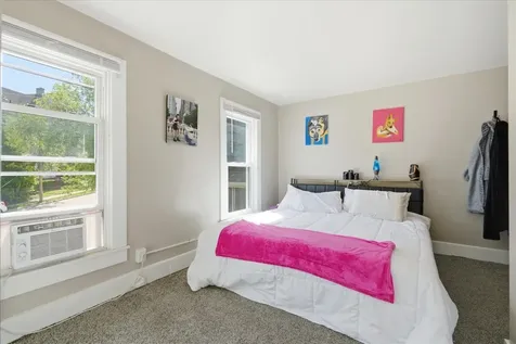1035 W 5th Dubuque IA 52001