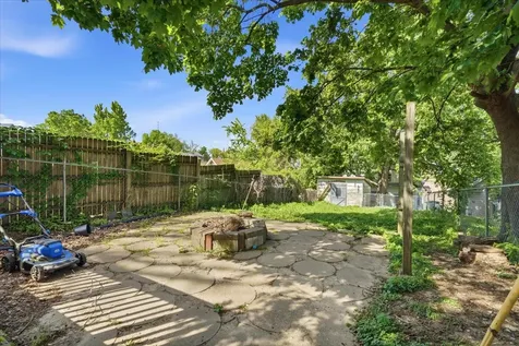 1035 W 5th Dubuque IA 52001