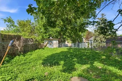 1035 W 5th Dubuque IA 52001