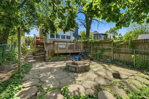 1035 W 5th Dubuque IA 52001