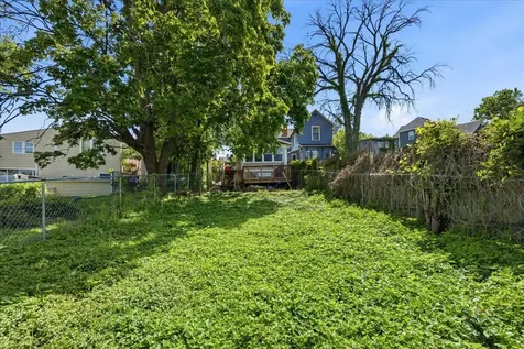 1035 W 5th Dubuque IA 52001