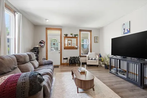 1035 W 5th Dubuque IA 52001