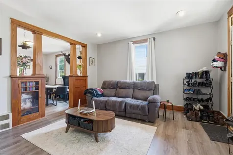 1035 W 5th Dubuque IA 52001