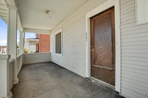 2501 Central Dubuque IA 52001