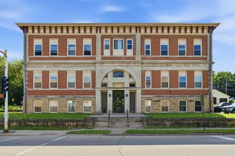 2535 Central Dubuque IA 52001