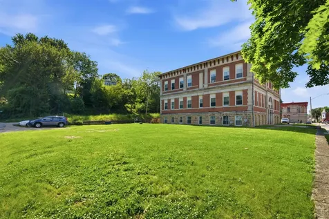 2535 Central Dubuque IA 52001