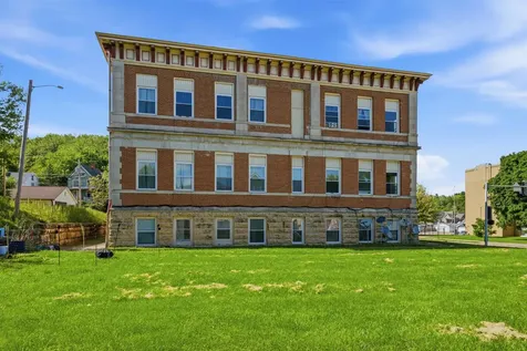 2535 Central Dubuque IA 52001