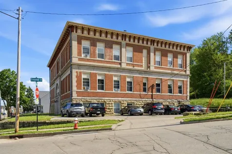 2535 Central Dubuque IA 52001