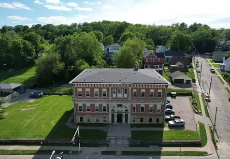 2535 Central Dubuque IA 52001