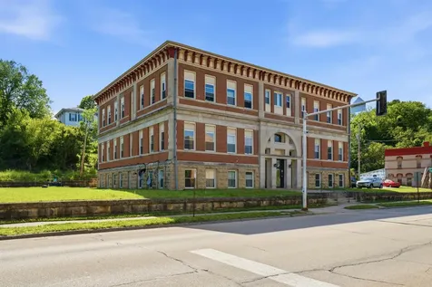 2535 Central Dubuque IA 52001