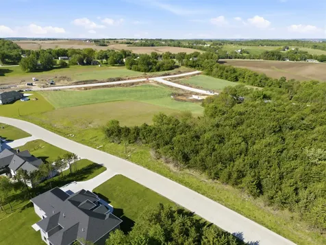 2026 SE Wildwood Dyersville IA 52040
