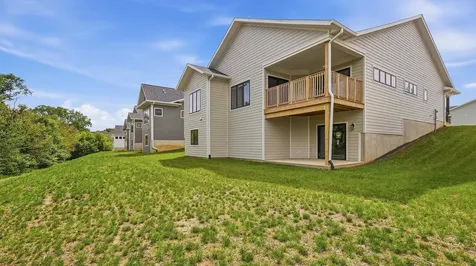 3678 Lasso Dubuque IA 52002