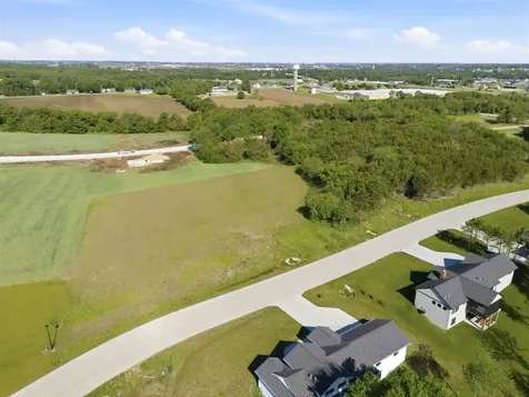 2034 SE Wildwood Dyersville IA 52040