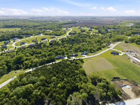 2030 SE Wildwood Dyersville IA 52040