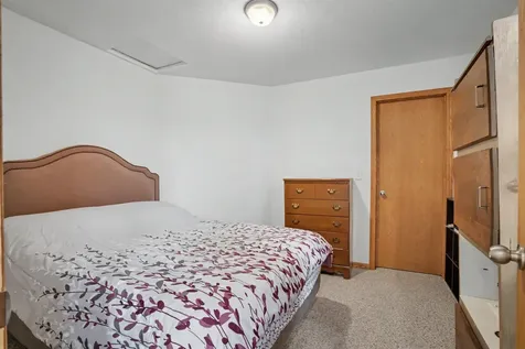 2838 210th Earlville IA 52041-9999