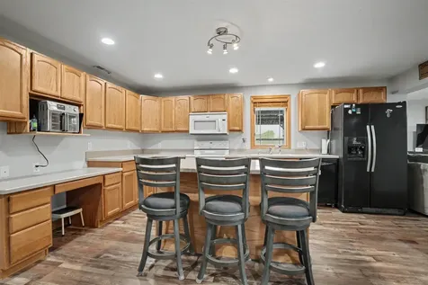 2838 210th Earlville IA 52041-9999