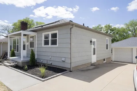 33 Meadow Dubuque IA 52001