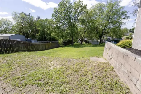 33 Meadow Dubuque IA 52001