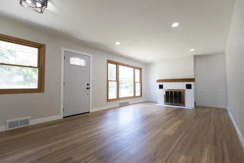 33 Meadow Dubuque IA 52001