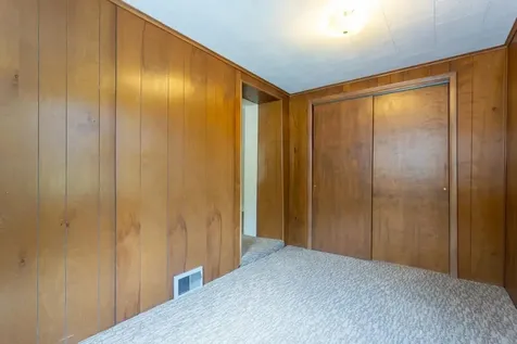 21537 Mud Lake Dubuque IA 52001