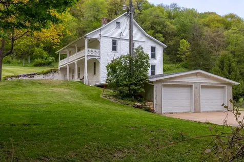 21537 Mud Lake Dubuque IA 52001