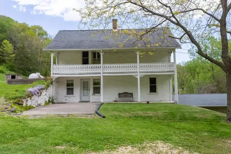 21537 Mud Lake Dubuque IA 52001