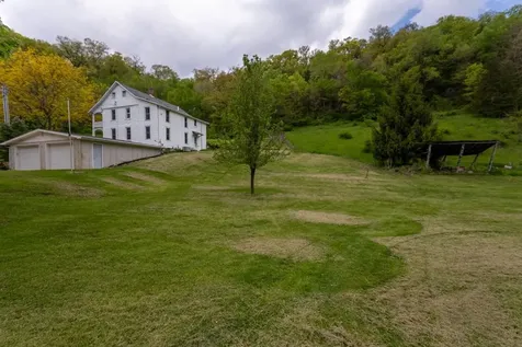 21537 Mud Lake Dubuque IA 52001