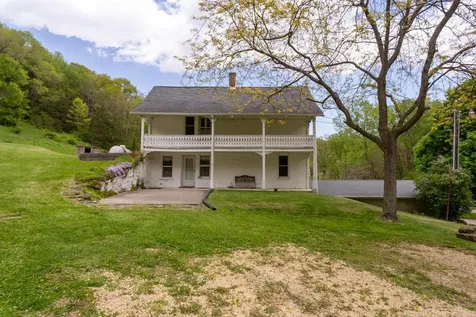 21537 Mud Lake Dubuque IA 52001