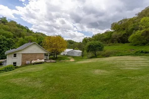 21537 Mud Lake Dubuque IA 52001