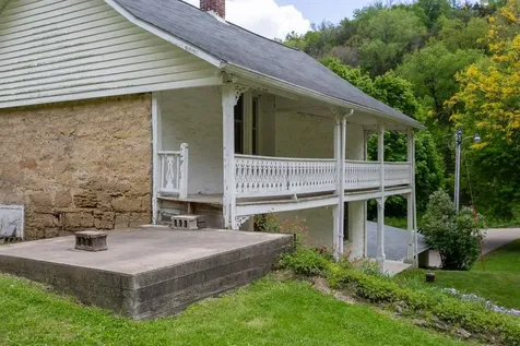 21537 Mud Lake Dubuque IA 52001