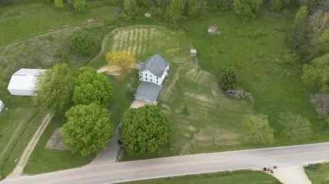 21537 Mud Lake Dubuque IA 52001