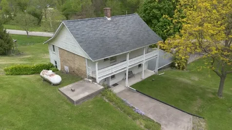 21537 Mud Lake Dubuque IA 52001