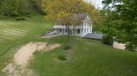 21537 Mud Lake Dubuque IA 52001