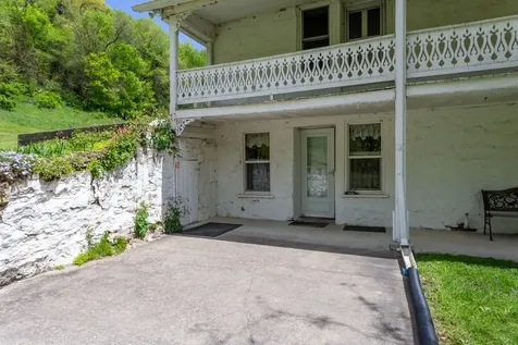 21537 Mud Lake Dubuque IA 52001