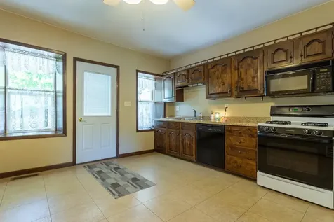 21537 Mud Lake Dubuque IA 52001