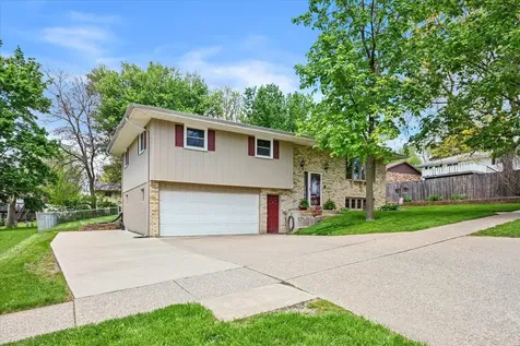 1975 Rosemont Dubuque IA 52002
