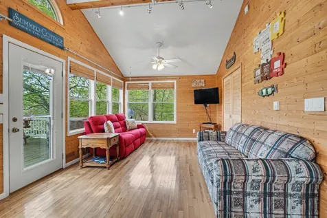 26249 215th Delhi IA 52223