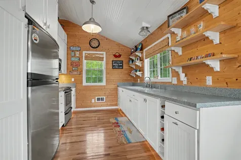 26249 215th Delhi IA 52223