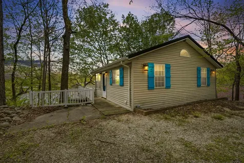 26249 215th Delhi IA 52223