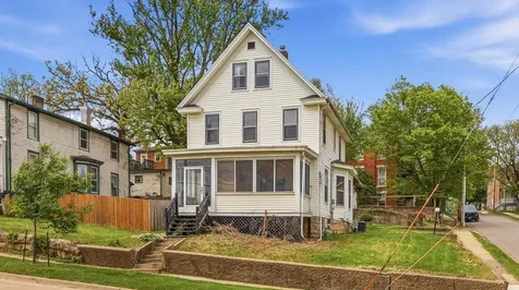 705 W 3rd Dubuque IA 52001