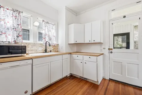 705 W 3rd Dubuque IA 52001
