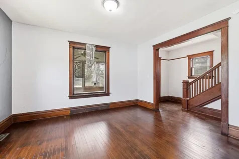 705 W 3rd Dubuque IA 52001