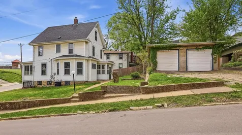 705 W 3rd Dubuque IA 52001
