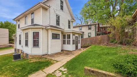 705 W 3rd Dubuque IA 52001