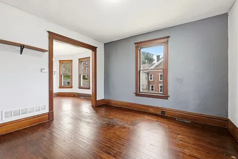 705 W 3rd Dubuque IA 52001