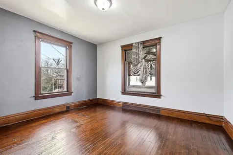 705 W 3rd Dubuque IA 52001
