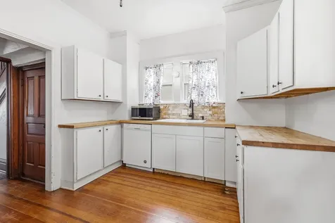 705 W 3rd Dubuque IA 52001