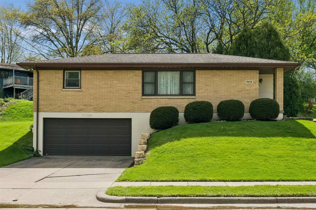 3416 Glencove Dubuque IA 52002